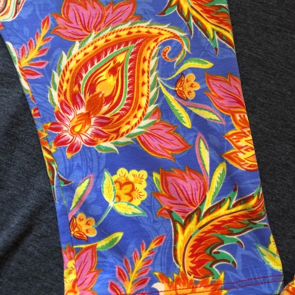 LulaRoe Randy Tee - Picture 2 of 3